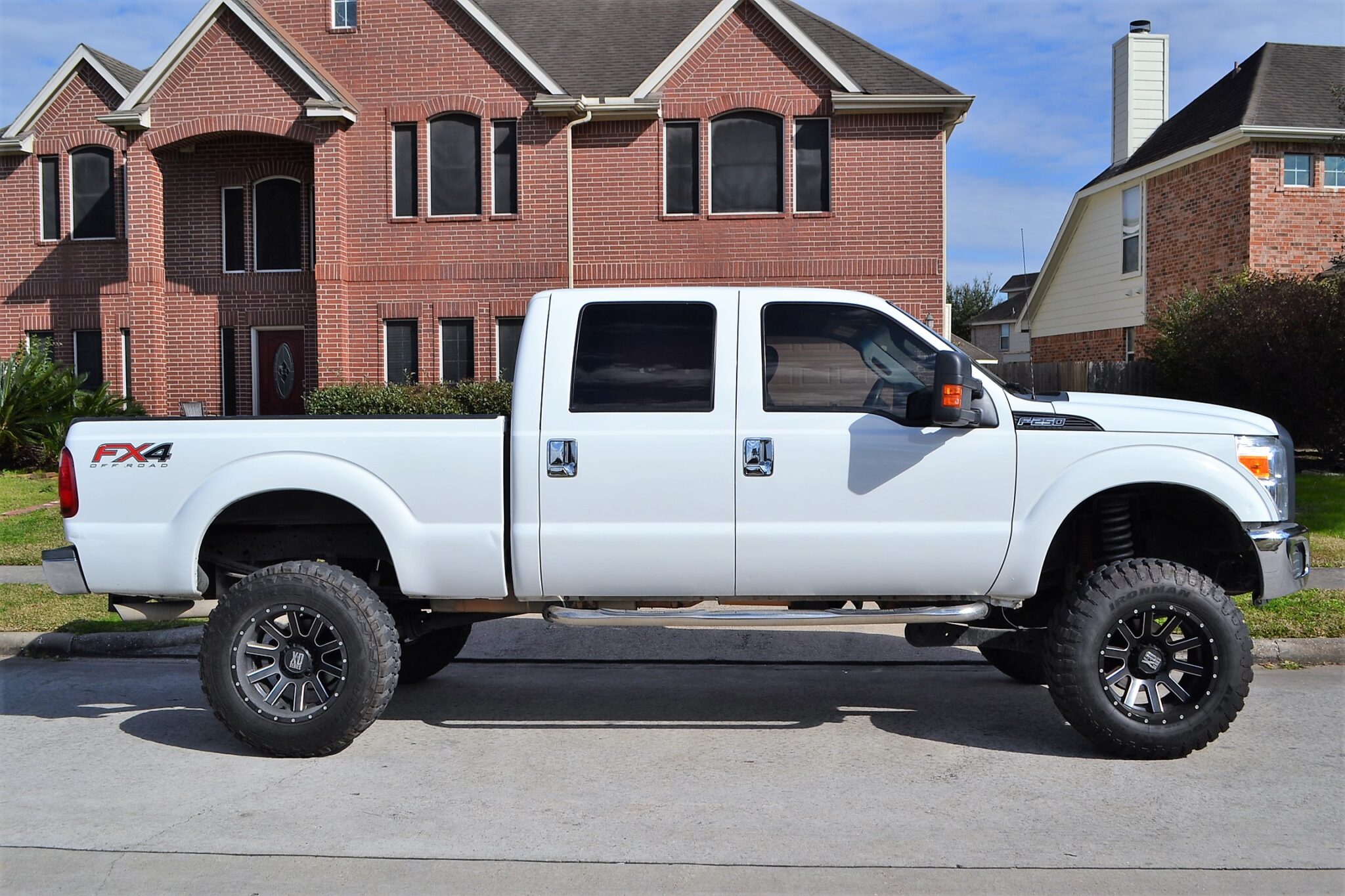 2012 FORD F-250 CRW 4×4 Lifted – Daily Autos